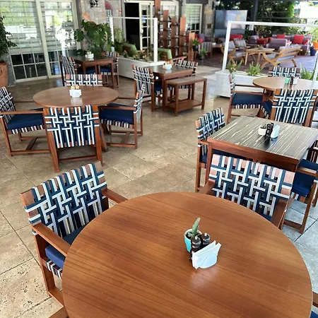 城市城堡酒店 3*